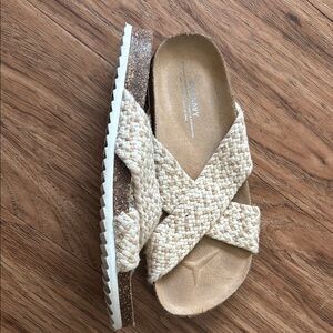 Old Navy Girl’s Woven Cream & White Sandals
